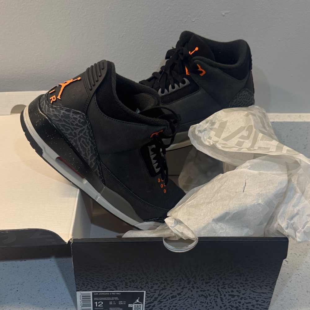 Jordan Black and Orange Men's Shoes
